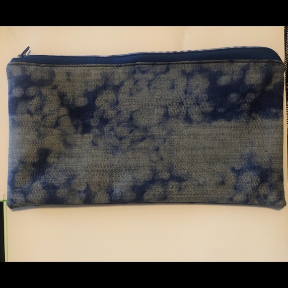 HOMEMADE and SEWN Blue and White Zipper Purse Pouch/ cosmetic bag/ pencil case - Picture 3 of 7